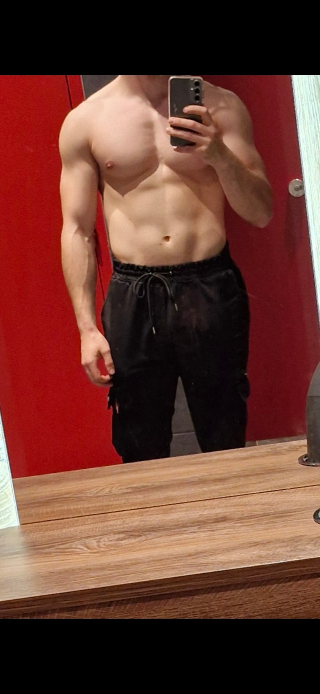 Azouz, 27 ans, Fierville-les-Mines